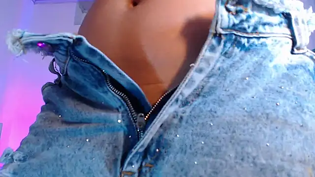 emily_jewell1's cam snapshot