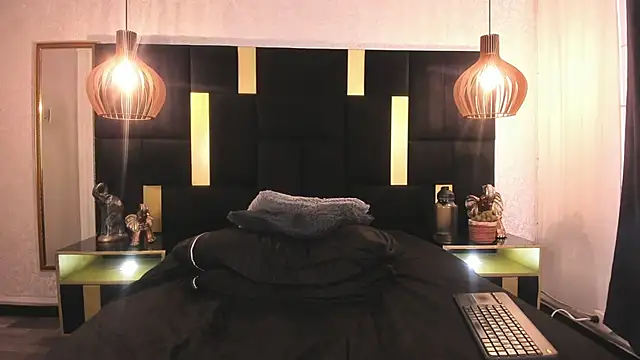 Lucio__Fox live sex cam