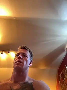 DILFiGuess1 live sex cam