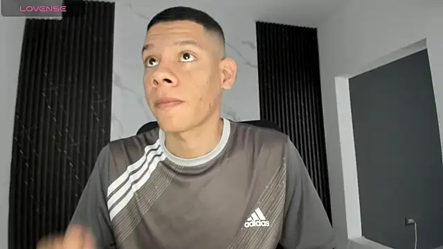 milo_cruz_ live sex cam