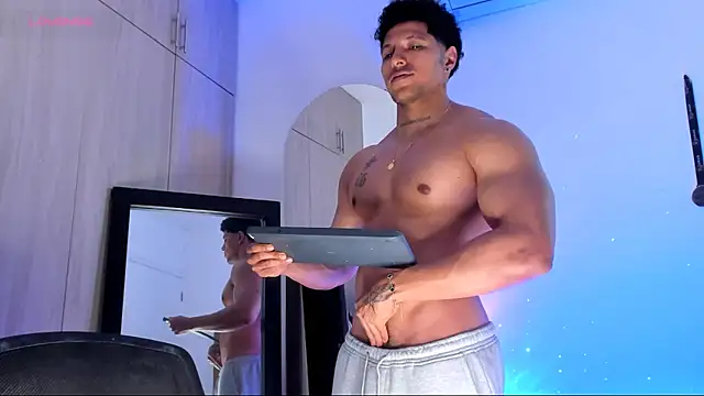 Adambrocs1's cam snapshot