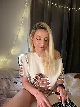 Ella_Charm's cam snapshot