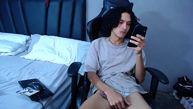 Tayronx33 live sex cam