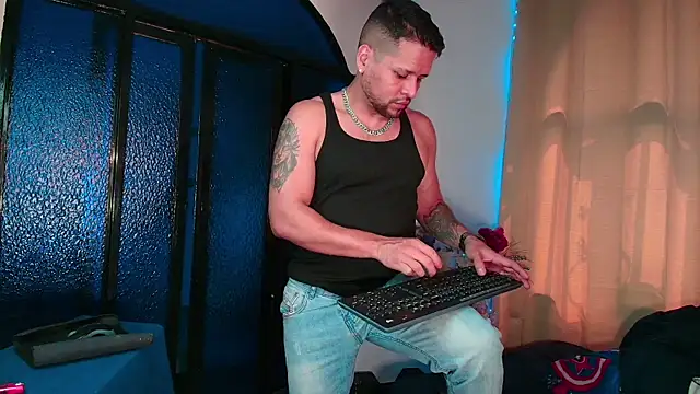 LucasGaeel live sex cam