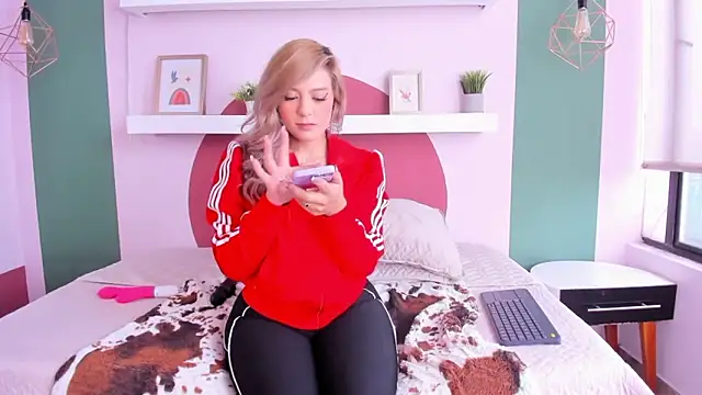 SilvyLaiton's cam snapshot