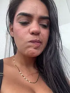 Sara-77 live sex cam