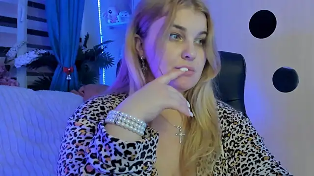 CoraSwon's cam snapshot