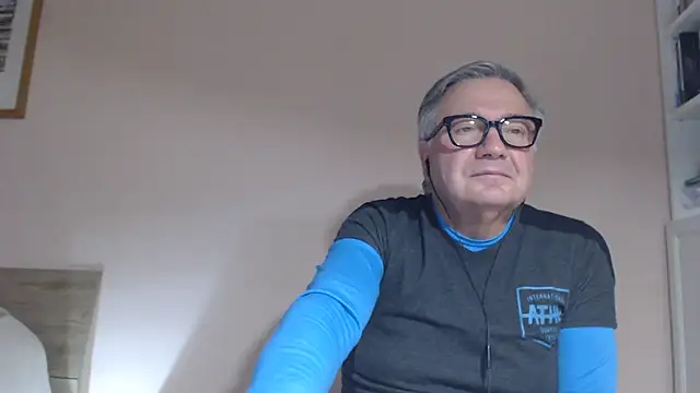 YOU6me's cam snapshot