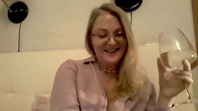 Emilia99's cam snapshot