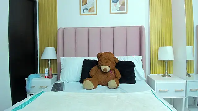 tina_fancy_'s cam snapshot