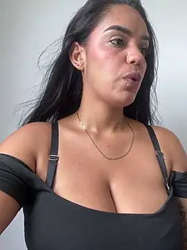 Sara-77 live sex cam