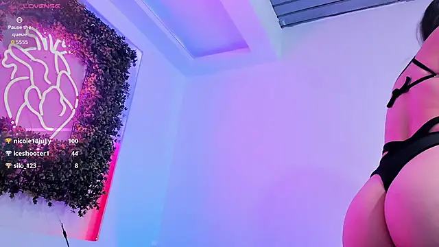 Itzel_Geneva's cam snapshot