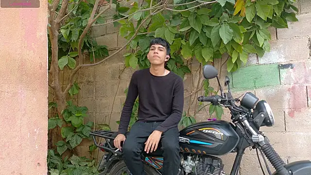 Goodlatinboys2's cam snapshot