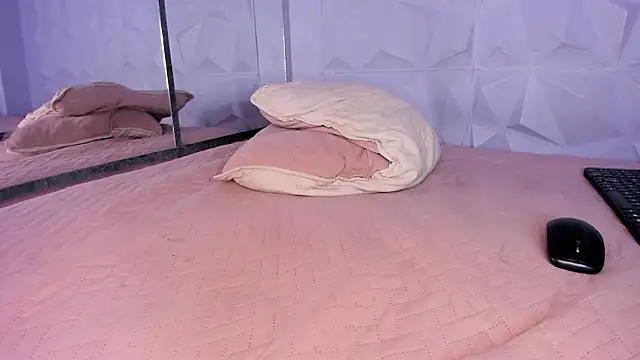 _LittleLia's cam snapshot