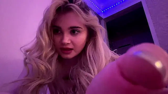 KariJarecke's cam snapshot