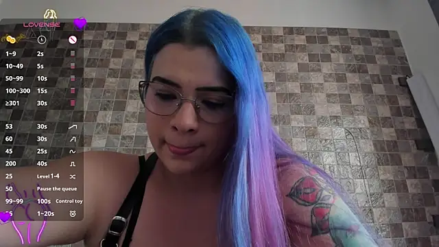 Sophia_cyrus11 live sex cam