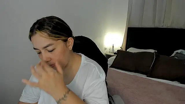 brithany_olson25's cam snapshot