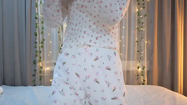 CarolinePepper's cam snapshot