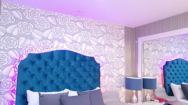 TaniaBlaze live sex cam