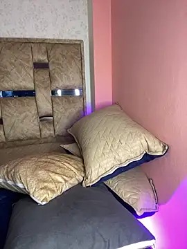 Lauraa_pink12's cam snapshot