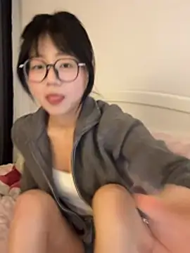 Ella-AAAAA live sex cam