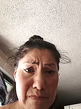 LaInsaciableIntensa live sex cam