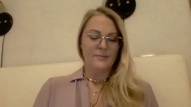 Emilia99's cam snapshot