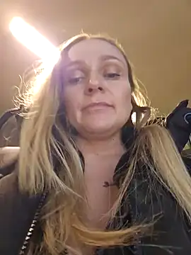 Bondgirl_013's cam snapshot