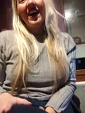 Mllesha74000 live sex cam