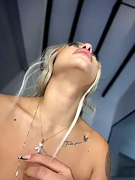 MystiqueXXX's cam snapshot