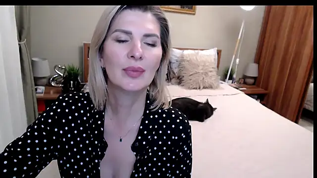 sensualEmilia live sex cam