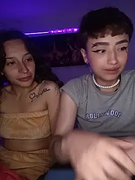 AlexxaAndRileyy live sex cam