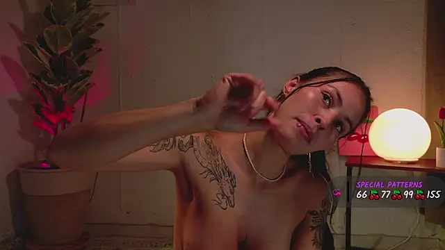 carolinerousev live sex cam