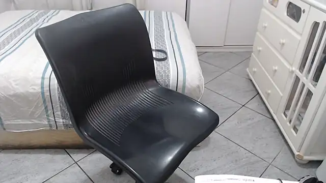 MysterBearMG live sex cam