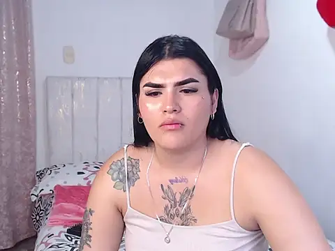 Maggiebitchx live sex cam