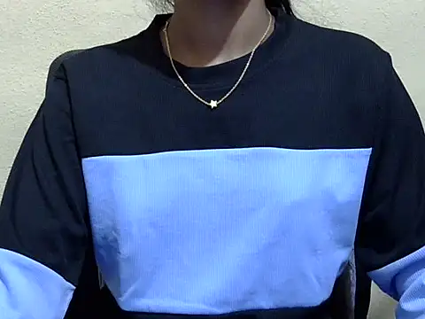 Khushi_v's cam snapshot