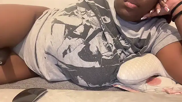 nanaisbackk live sex cam