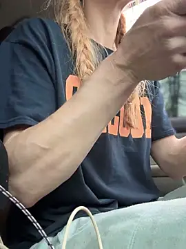 GoldenFlameGoddess live sex cam