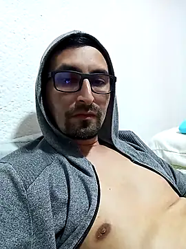 aaron_latin69's cam snapshot