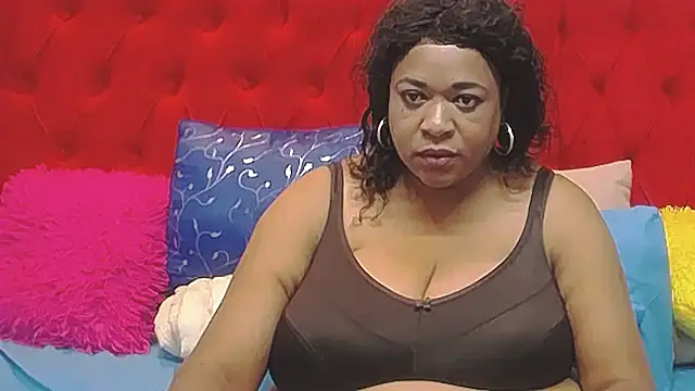 BUSTY_QUEEEN's cam snapshot