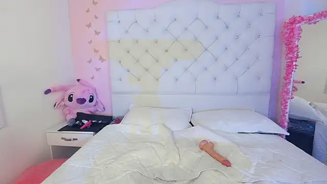 Clarita_Hill's cam snapshot