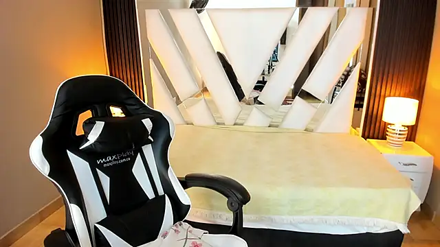 Linda4Petite's cam snapshot