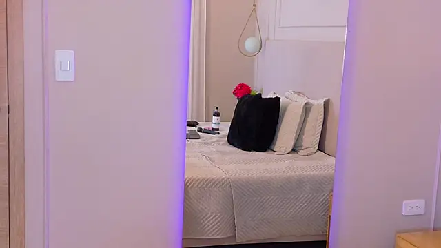 OlayaCooper's cam snapshot