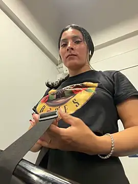 Cami_Leon2's cam snapshot