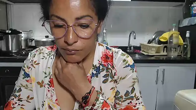 kateleyagrey's cam snapshot