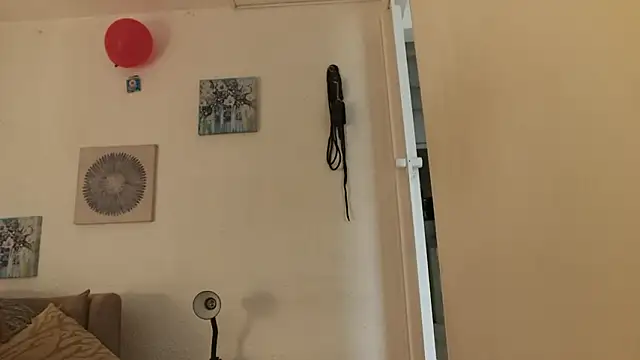 CarolineAikos live sex cam