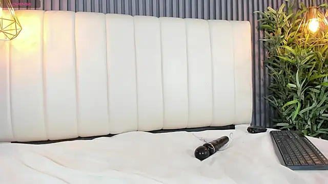 SaraRiley live sex cam