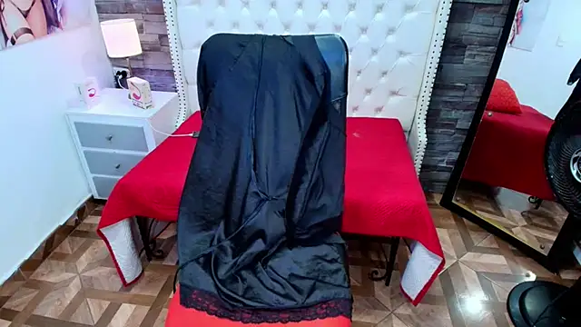 TRINY_TS live sex cam