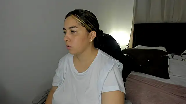 brithany_olson25's cam snapshot