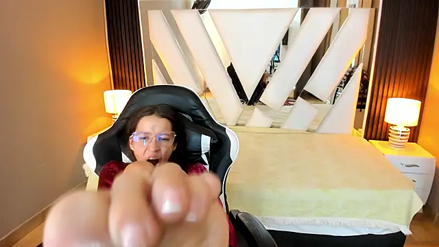 Linda4Petite's cam snapshot